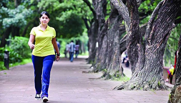 বিষণ্নতা কাটানোর কার্যকর ব্যায়াম হাঁটা