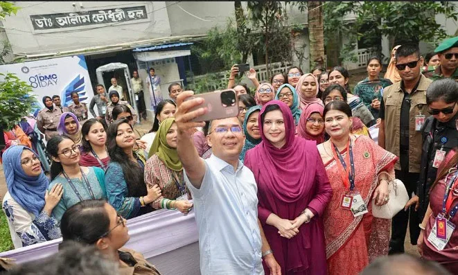 প্রধানমন্ত্রীকে অভাব-অভিযোগ শোনালেন ডিএমসির চিকিৎসকরা