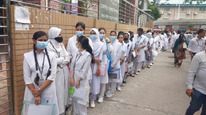 এইচএসসি পরীক্ষার প্রথম দিনে অনুপস্থিত ১৯ হাজার ৭৫৯