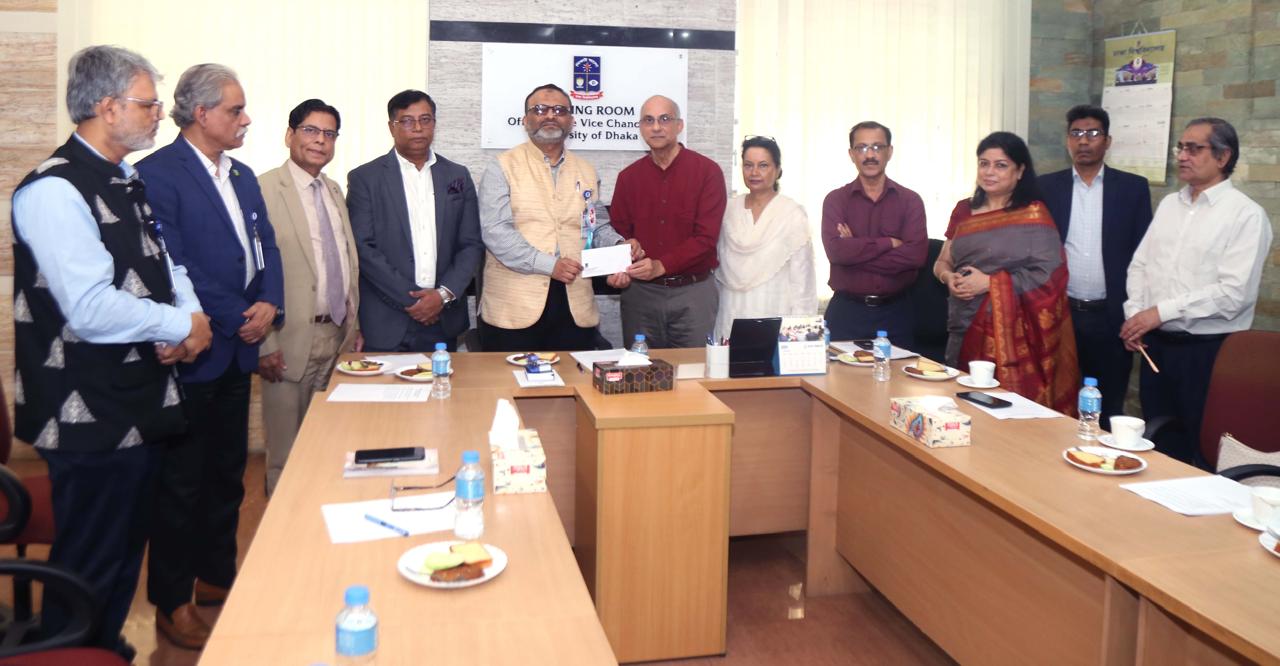 ঢাবির অসচ্ছল শিক্ষার্থীদের বৃত্তি প্রদানের জন্য ৬০ লাখ টাকার নতুন ট্রাস্ট ফান্ড গঠন