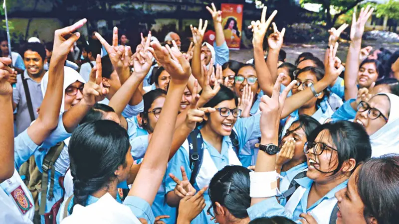 কলেজ আঙিনার অপেক্ষা ফুরাচ্ছে ১৯ লাখ শিক্ষার্থীর