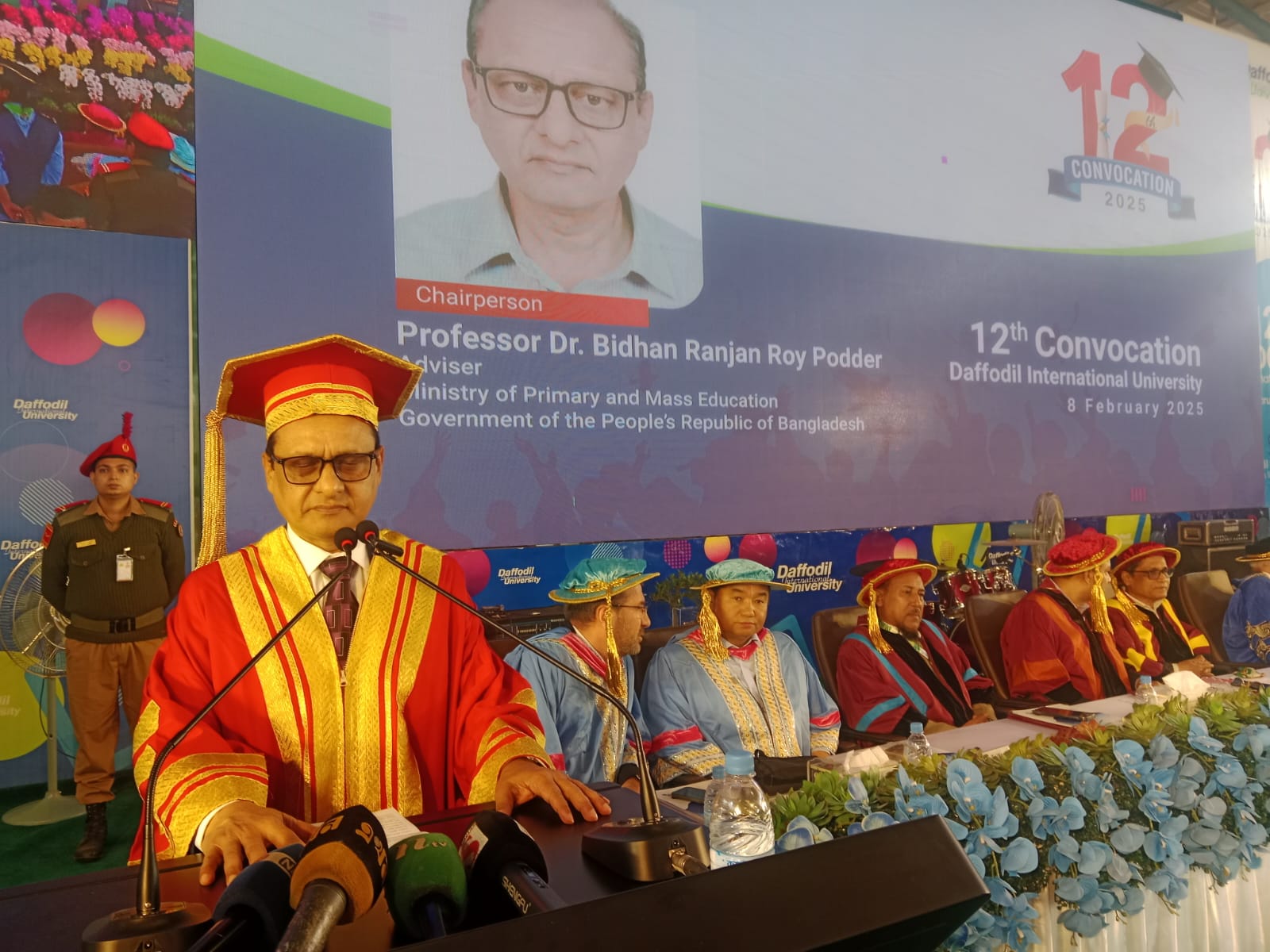 ড্যাফোডিল ইন্টারন্যাশনাল ইউনিভার্সিটির সমাবর্তনে গণশিক্ষা উপদেষ্টা