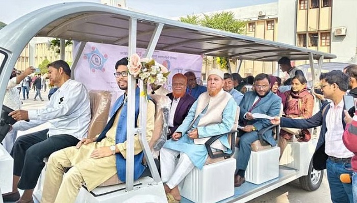 রাবিতে শিক্ষার্থীদের জন্য পাঁচ ই-কার চালু