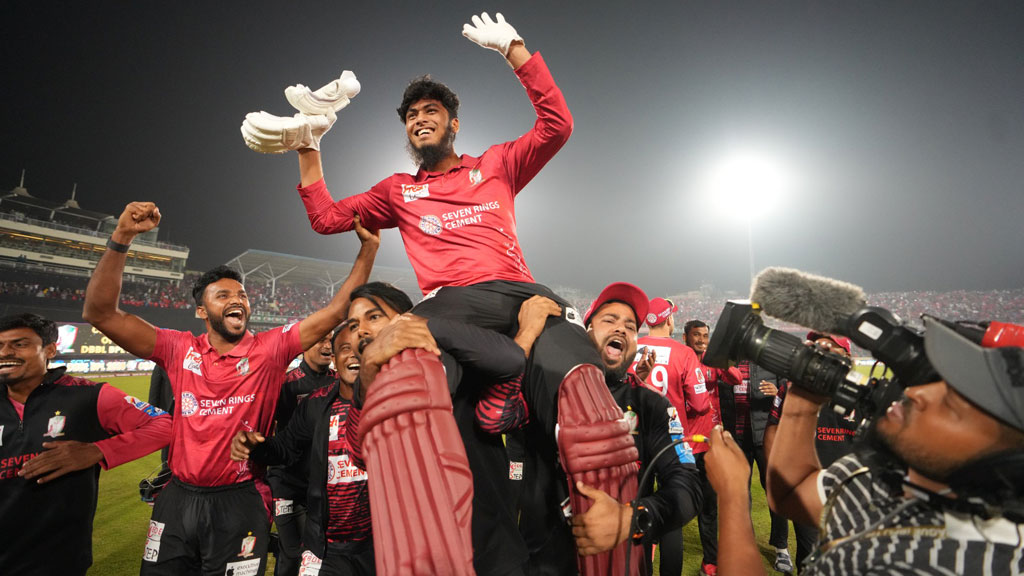 আবারও বিপিএল ট্রফি গেল বরিশালে