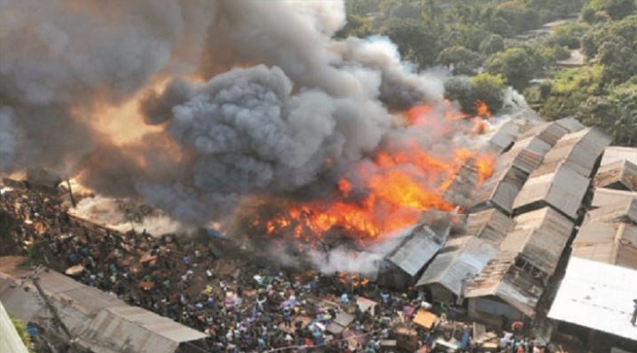 কড়াইল বস্তিতে আগুন, নিয়ন্ত্রণে ১৬ ইউনিট
