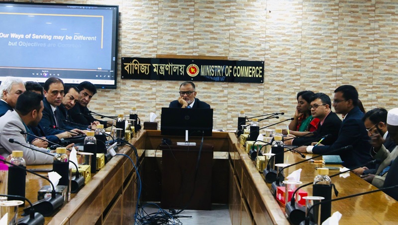 বাণিজ্য উপদেষ্টার সাথে পাকিস্তানি ব্যবসায়ীদের বৈঠক