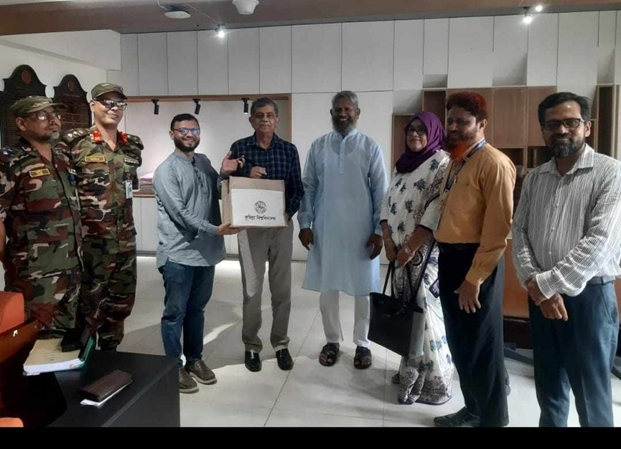 শিক্ষা উপদেষ্টার সঙ্গে কুবি উপাচার্যের সাক্ষাৎ