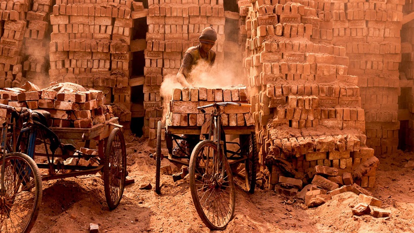 জলবায়ু উদ্বাস্তুদের শেষ পরিণতি হচ্ছে আধুনিক দাসত্ব